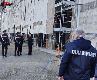 Fermo - Carabinieri nel cantiere dell’ex mercato coperto: 40mila euro di multa